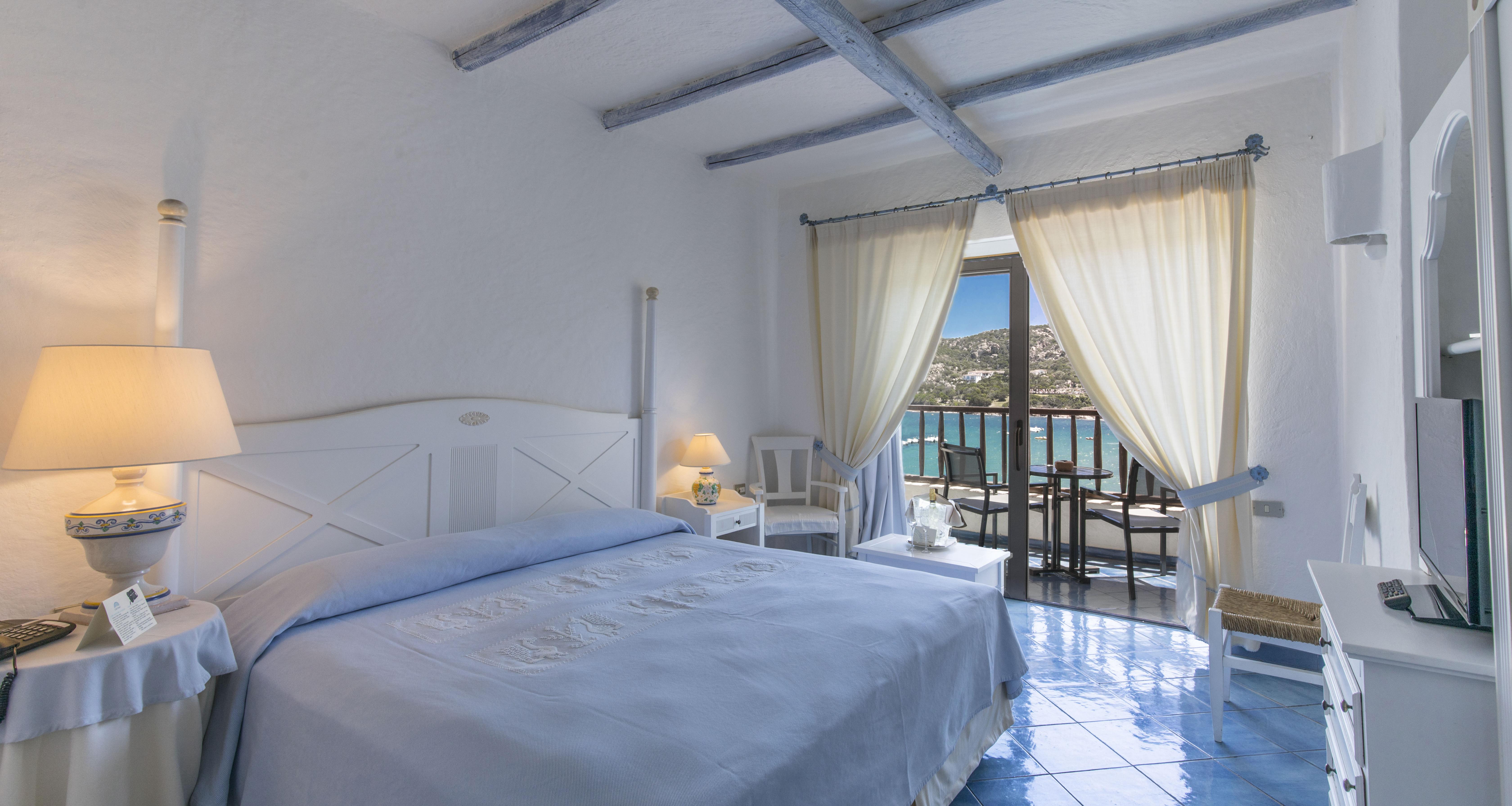 Club Hotel Baja Sardinia Bagian luar foto