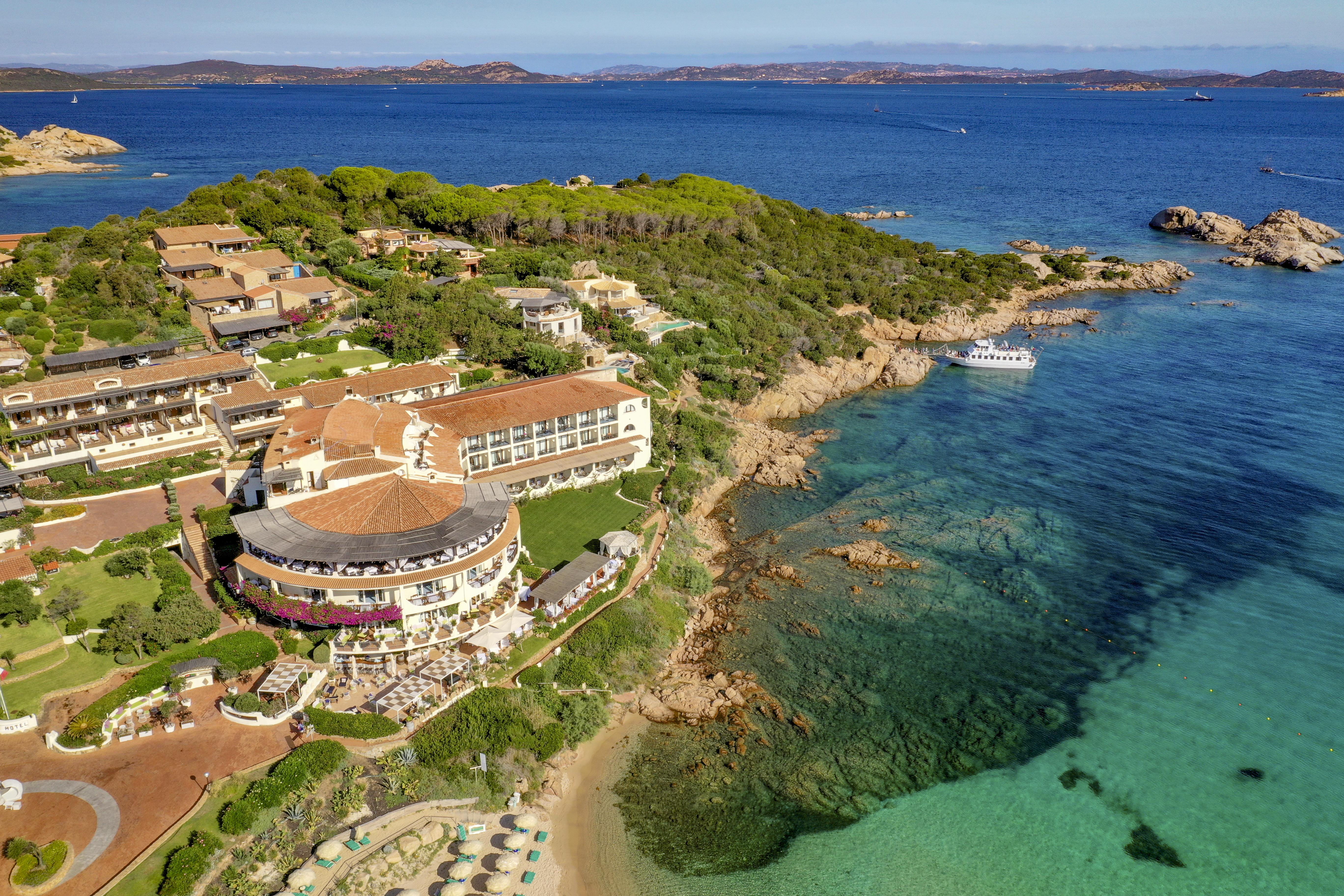 Club Hotel Baja Sardinia Bagian luar foto