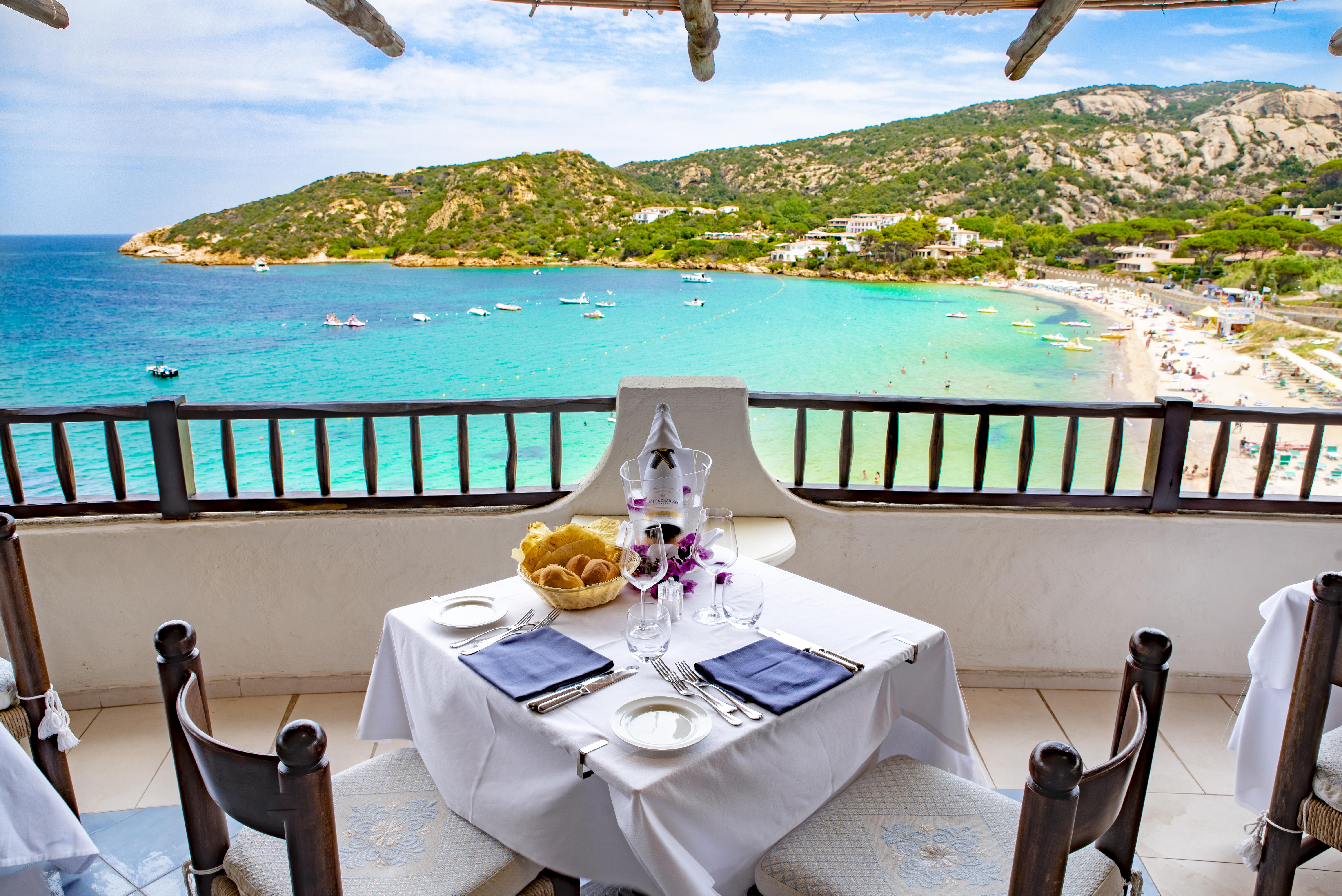 Club Hotel Baja Sardinia Bagian luar foto