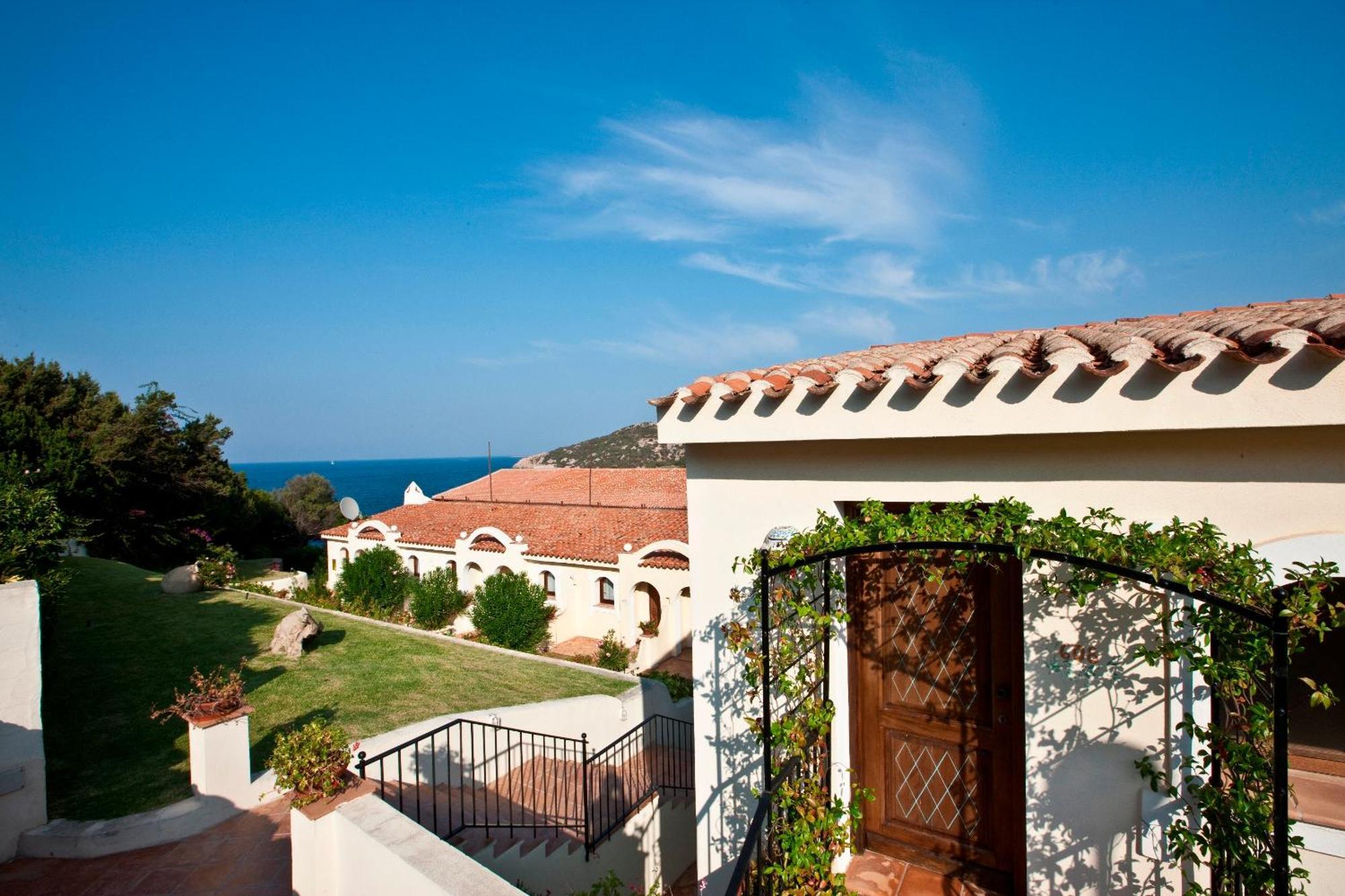 Club Hotel Baja Sardinia Bagian luar foto