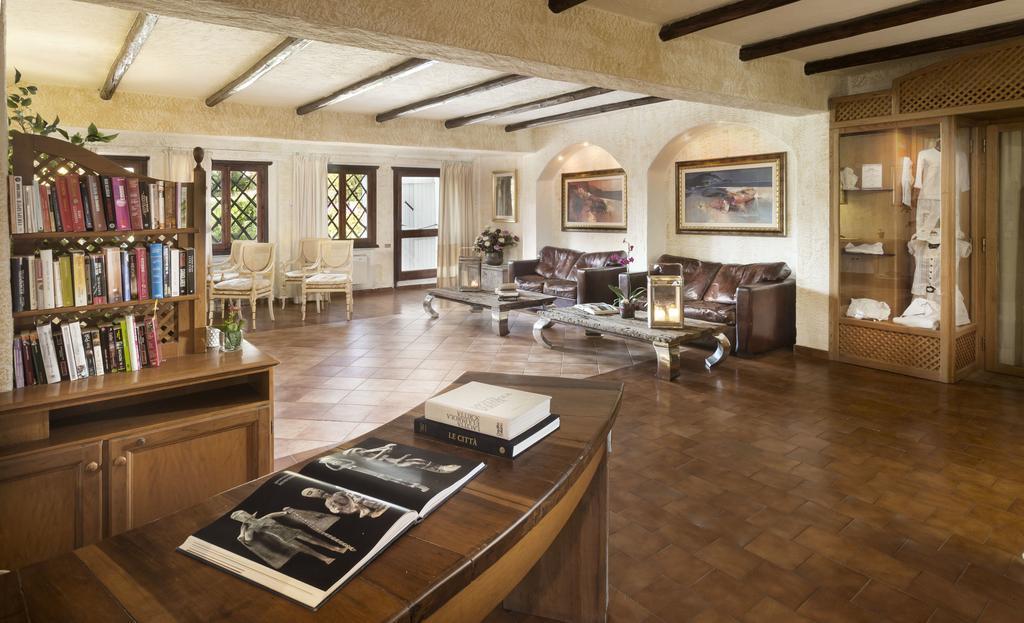 Club Hotel Baja Sardinia Bagian luar foto