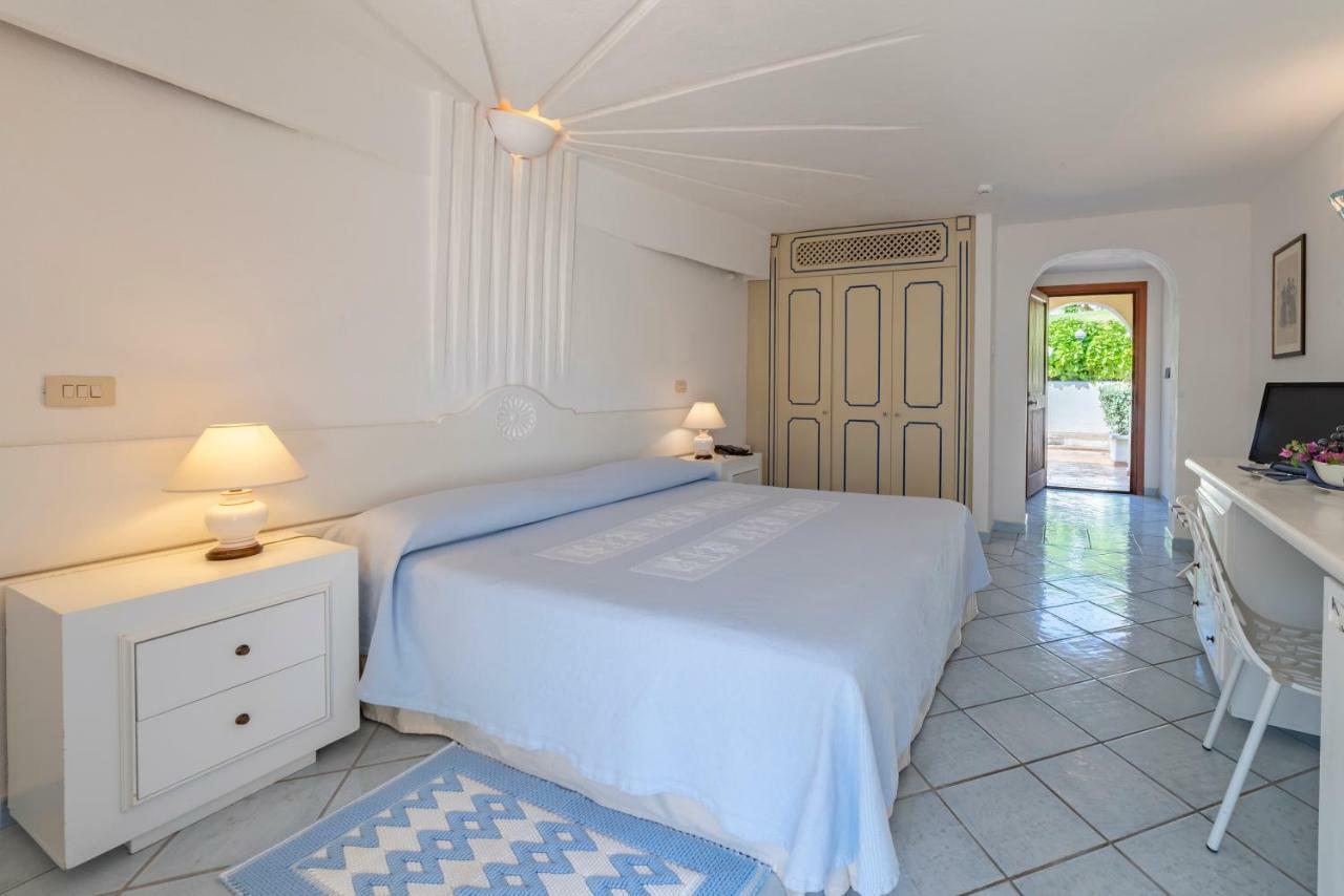 Club Hotel Baja Sardinia Bagian luar foto