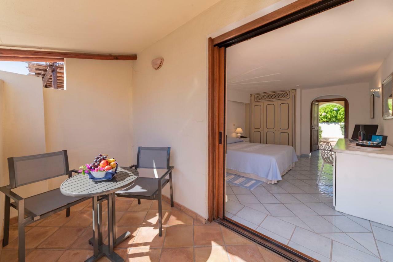 Club Hotel Baja Sardinia Bagian luar foto
