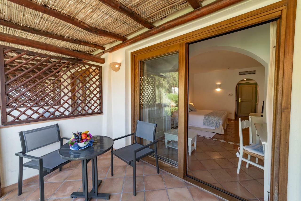 Club Hotel Baja Sardinia Bagian luar foto